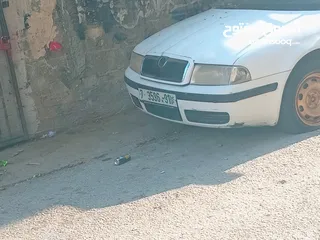  5 سكوده اكتافيه موديل 2002 ديزل جير عادي اصل عمومي لون ابيض مطور 1900 جير ومطور شغلات ميه ميه