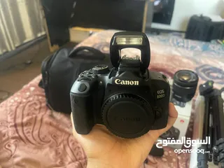  1 Canon EOS 800D