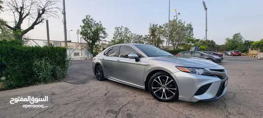  5 Toyota Camry SE 2018