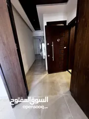  9 للبيع في خلدا شقة ارضيه 200 م مع ترس امامي وترس خلفي لم تسكن بسعر مناسب