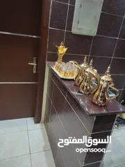  1 قهوجي وصبابين قهوه