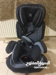  2 مقعد سياره لعمر سنه ل اربع سنوات مع عرباي