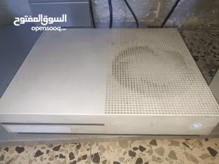  2 إكس بوكس جدا نضيف وكامل مع يدات ثنين اصليه