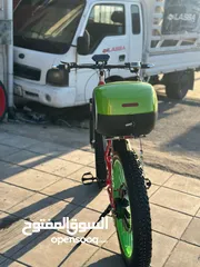  4 بسكليت كهربائي مستعمل بشكل الوكالة لون البسكليت ازرق مثل آخر صورة