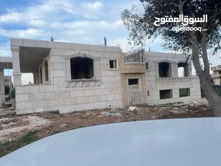  3 فيلا عظم 560م على قطعة أرض 1035متر على شارع البترا للبيع