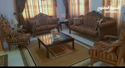  1 كنب بحالة ممتازه للبيع