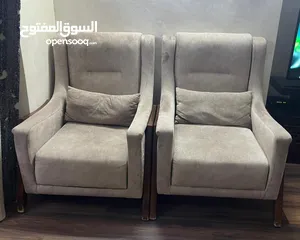  2 طقم كنب وطاولة تلفزيون