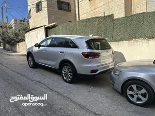  2 كيا سورينتوا الغنيه عن التعريف  سياره مميزه مش ناقصها اشي