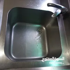  20 مجلى ستيلس ثقيل صناعي  ثلاجة بحاجه الى مروحة  طاوله ستيلس  غاز عين وحدة كانون كبير طول مترين عرض 40س