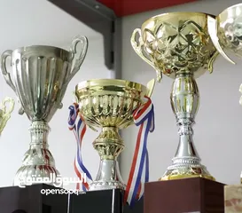  3 مجات اعلام دول كؤوس ودروع شهادات وميداليات تفوق واوسمة تميز
