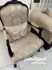  7 طقم كنب تنجيد جديد خشب زان وسويد ميه ميه استخدام بسيط تم تنجيده جديد  من 3 اشهر والبيع بدعي السفر