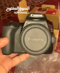  1 كاميرا كانون 250D