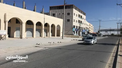  5 مجمع تجاري على مدخل محافظة الكرك مقابل كلية الكرك التطبيقية للإيجار او للبيع