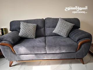  3 طقم كنب بحالة ممتازة