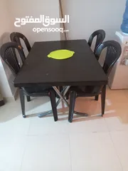  1 طاولة سفره بلاستك بحاله جيده جدا