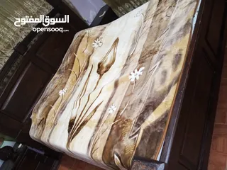  7 ..تخت مع فرشه ..كراسي بار زان..6 كراسي زان مع طاوله زان