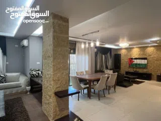  5 شقه للبيع مساحه 150ثلاث غرفة نوم حمامين بلكونتين صالون صاله مطبخ طابق ثالث اصنصين