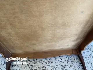  9 طاولات خياطة كبيرة حديد ولوح خشب  عليها ..تفصيل  مقص كهربائي طاولات وسط خشب زان