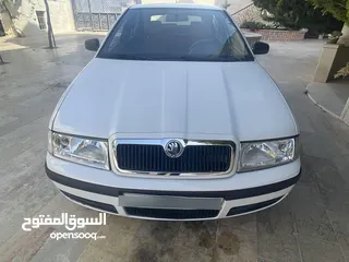  2 سكودا اوكتافيا توور 2008 فحص نظيف جدا ضواو جديده غمازات جديدة فرش جلد تنجيد غرفه تخلو من العيوب