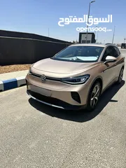  1 للبيع فولكس فاجن اي دي فور بيور بلص موديل 2021 لون ذهبي  VW ID4 crozz pure+ 2021 Gold color