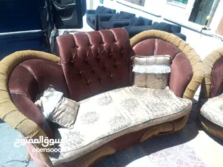  4 طقم كنب خشب زان بحاله ممتازه للبيع بسعر مناسب للجميع الموقع الاذاعه والتلفزيون ما في كسور او مزع