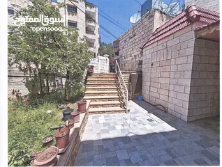  2 منزل ارضي للبيع في موقع مميز في جبل اللويبدة يقع على شارعين .. بسعر مميز جداً