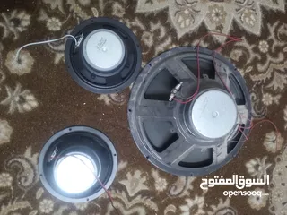  2 سماعات بركبو ع سياره