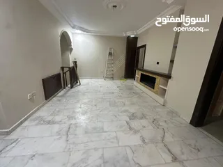  4 شقة دوبلكس ارضي منسوب فاخرة للبيع في خلدا