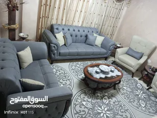  2 كنب تفصيل باللونين السكني والبيج مكون من سبعة  مقاعد بحالة الوكالة جديد