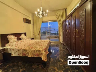  9 للبيع منزل إطلالة على ساحة الأمويين