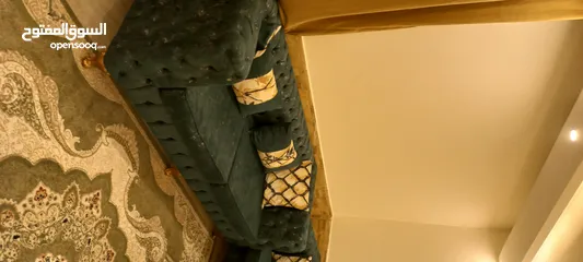  1 طقم كنب 7 مقاعد خليجي بحالة فوق الممتاز