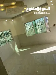  3 شقه للايجار في جبل طارق طابق ثاني