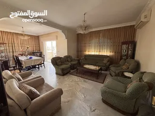  1 شقة طابق اخير 220م للبيع ضاحية الرشيد