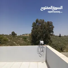  19 للبيع في عابود شاليه مساحة واسعة