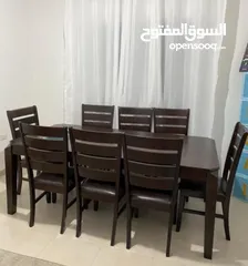  2 طاولة سفر 8 كراسي قاعدتهم جلد مستعمله بحالة الجديد