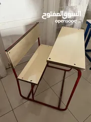  8 مقاعد مدرسية مستعملة للبيع