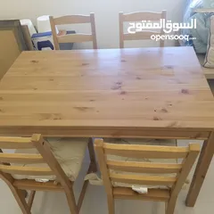  5 طقم جلوس وطاوله صغيره من ايكيا مع  4 كراسي للبيع
