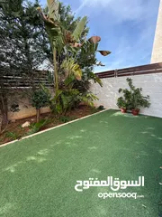  12 للبيع فيلا متلاصقة الظهير  687 م