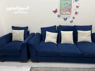  7 كراسي 8 اشخاص بحالة جيدة ونظيفة