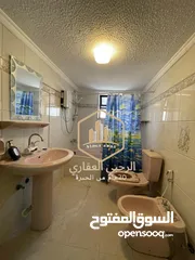  16 شقة / للايجار / 3نوم / سابع / 200 متر