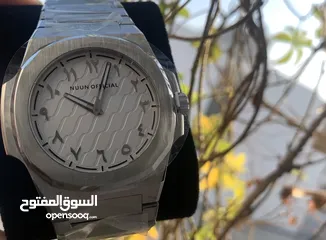  2 ساعة ماركة نوون للبيع