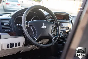  14 Mitsubishi Pajero 2017  السيارة وارد الشركة و بحالة ممتازة جدا