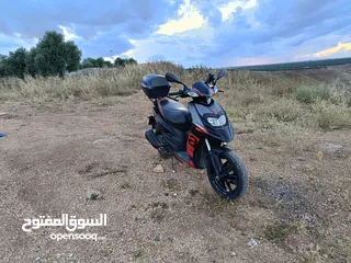  6 سكوتر ابريليا مرخص لشهر 10 للبيع