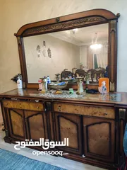  17 طقمين كنب زان بحاله ممتازه وطقم سفره مع ملحقاتها للبيع