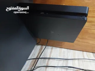  2 بلايستيشن 4 مستعمل اقل من سنة وكالة مش مصلح مع سي دي فيفا 23 و يدتان فيهم عطل موضح بالوصف