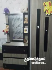  2 غرفه نوم بناتي بحاله ممتازه تختين وتسريحه وكومودينه وخزانه