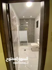  16 شقه للبيع في الجندويل 195م بسعر مغري ومستعجل