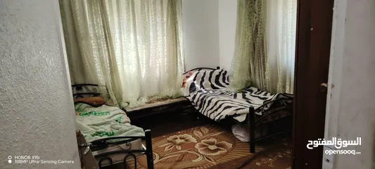  2 شقه طابق اول 82 م شارع الجامعه