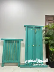  2 باب قديم مع نافذه قديمة