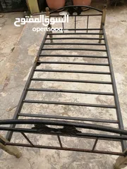  2 تخت حديد  مفرد  مستعمل